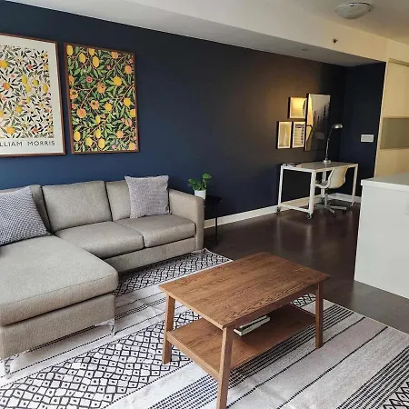 Queen St West Haven - Modern Loft, Downtown Toronto, Free Parking